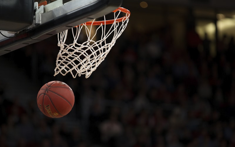 NBA籃球比賽現(xiàn)場(chǎng) - 球員扣籃精彩瞬間